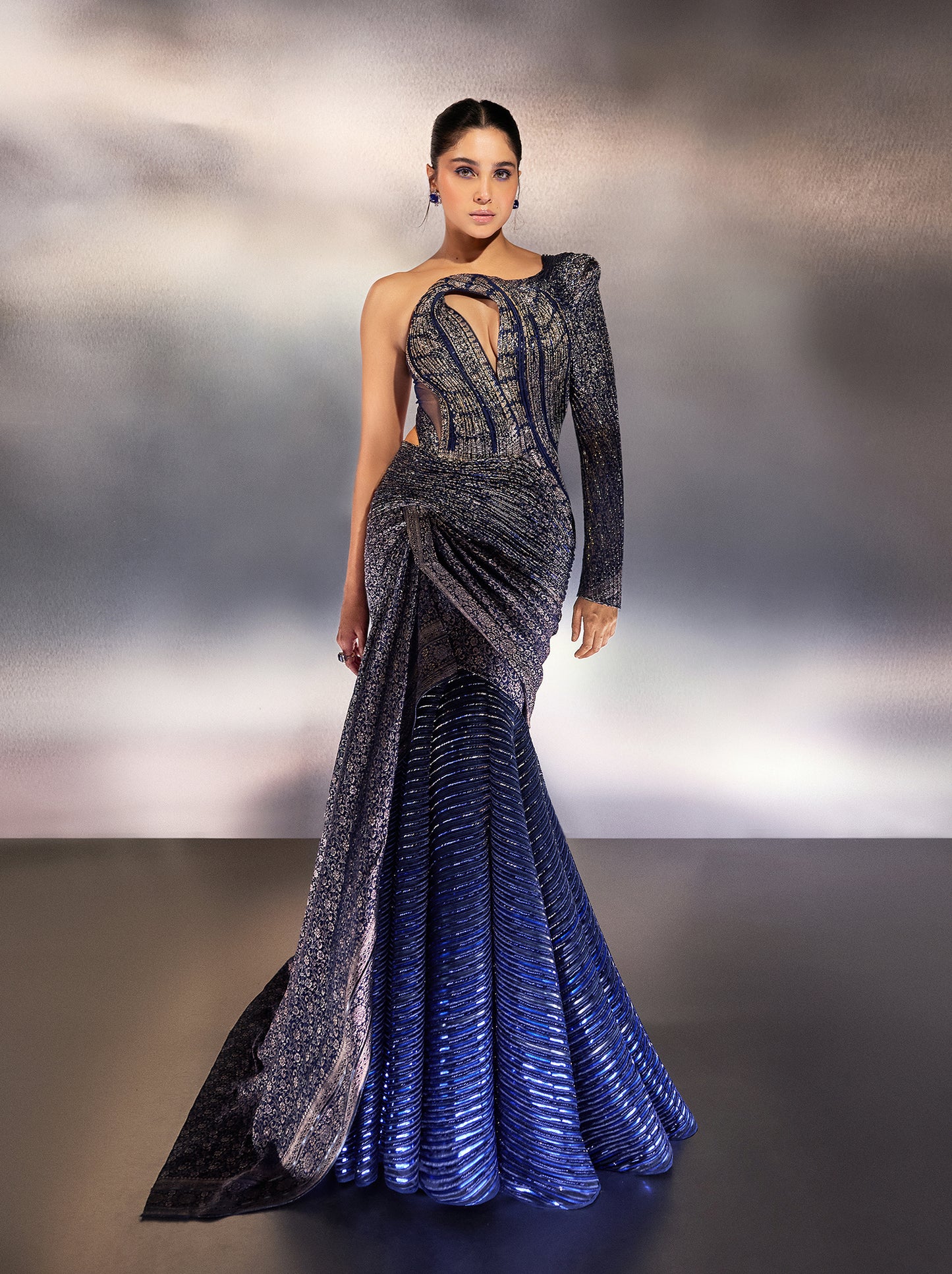 SHARVARI IN VINTAGE BANARSI STRUCTURED GOWN