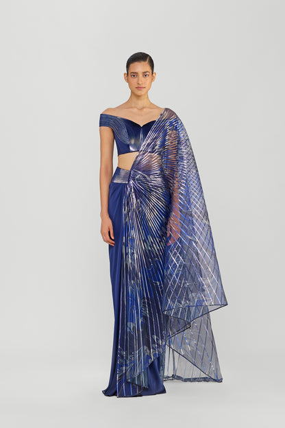 Moulded Metallic Micropleated Saree With A Printed Sunray Drape