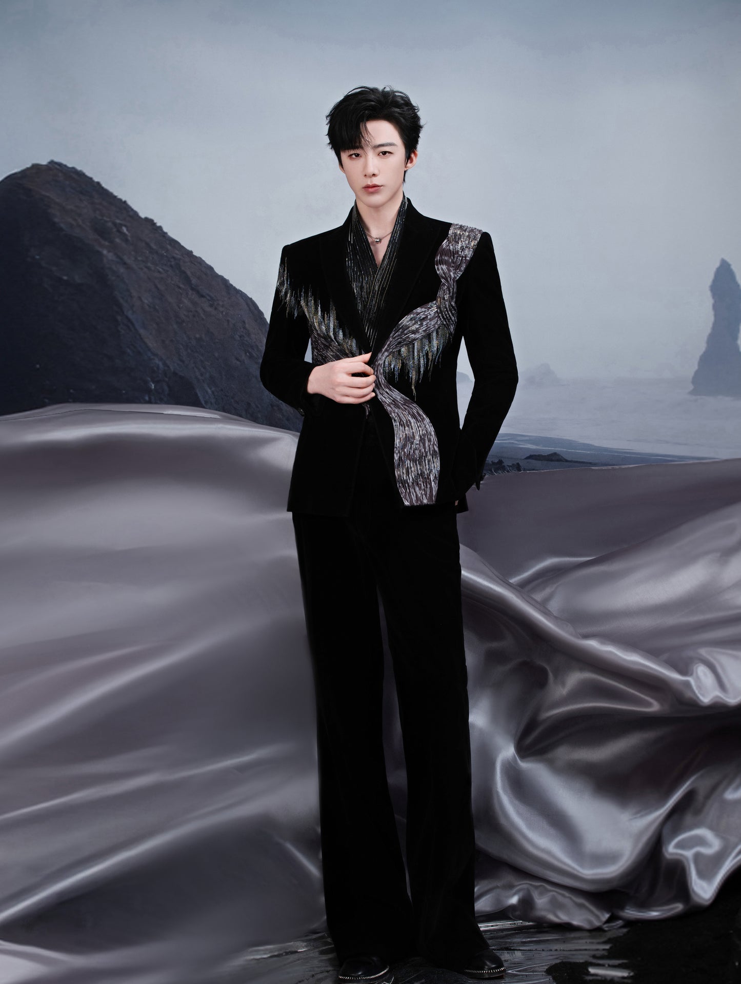 Liu Yuning in Metallic Glass Beaded Tuxedo Set
